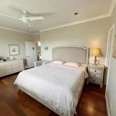 A cozy independent entrance bedroom with a private washroom close to YVR Richmond
