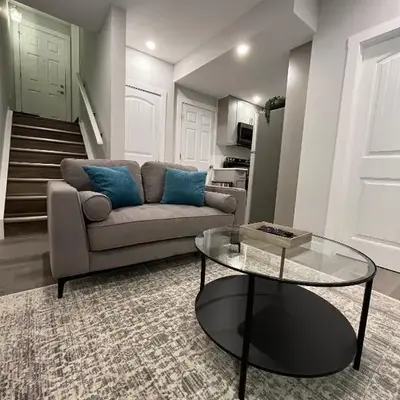 Private Chic Modern Suite with Kitchen near Spruce Meadows and LRT
