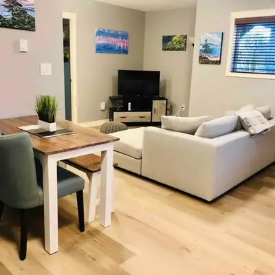 Olympic Views - Cozy Modern 2Br Suite