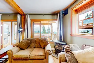 Gallery image of Snow Leopard's Retreat in Big White