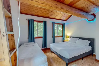 Gallery image of Lakeview Chalet in Christina Lake