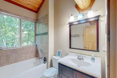 Gallery image of Lakeview Chalet in Christina Lake