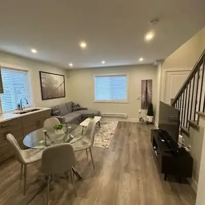 Bright and cozy modern home in Vancouver - central to YVR-Downtown - Free Private Parking