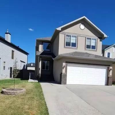 Spacious comfortable Air-Conditioned. Near airport!