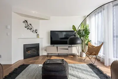 Gallery image of Amazing Location - 2BDRM/2BATH - right on Robson in Vancouver
