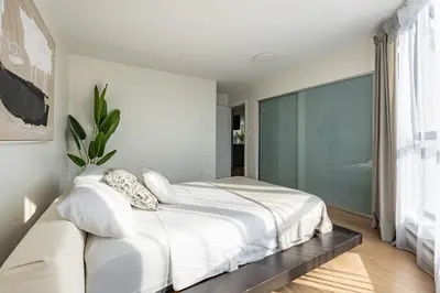 Gallery image of Amazing Location - 2BDRM/2BATH - right on Robson in Vancouver