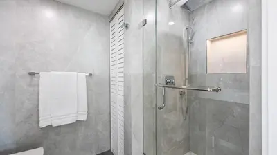 Gallery image of Amazing Location - 2BDRM/2BATH - right on Robson in Vancouver