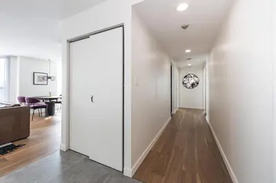 Gallery image of Amazing Location - 2BDRM/2BATH - right on Robson in Vancouver