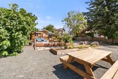 a picnic table in a yard with a house at Lake Time Harrison in Harrison Hot Springs