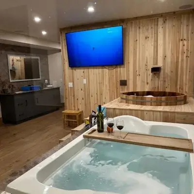 Romantic Luxury Retreat with Private Sauna & Spa
