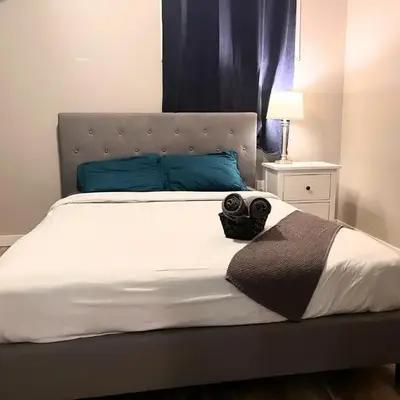 Flowealth Suites - Private Rooms Near West Edmonton Mall