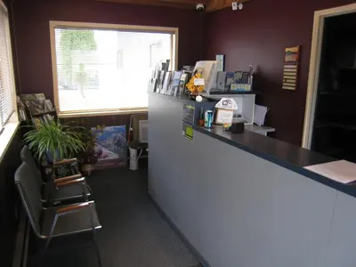 a counter in a room with a window at Rondo Motel in Golden