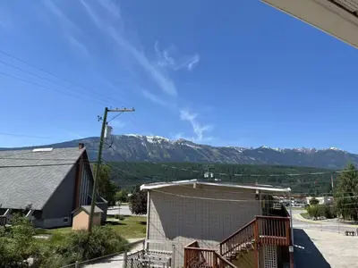 a view of a house with mountains in the background at Rondo Motel in Golden