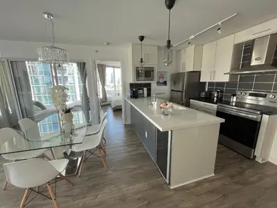 Gallery image of Downtown 4bd 2ba View Skytrain 2 Free Parking in Vancouver