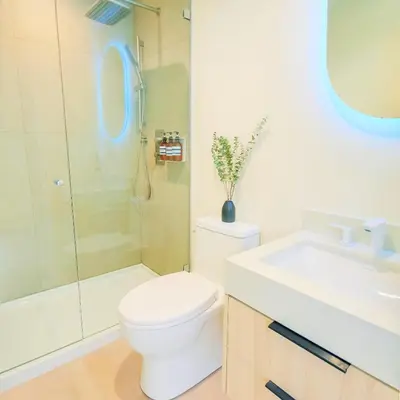 a bathroom with a toilet and a shower and a sink at Newly Renovated 1 Bedroom Condo in Japantown! Near Gastown & Railtown! in Vancouver