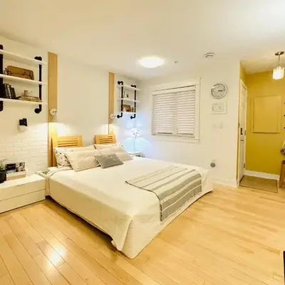 Private Guest Suite 10mins to Downtown - King Bed - Bathtub - Free Parking