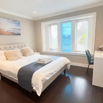Near Skytrain and QUIET Private Bedroom Ensuite BathRM