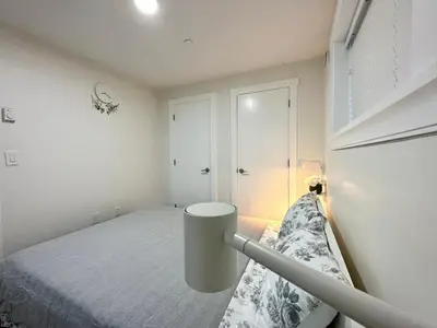 Gallery image of 2BR 1.5BA Full Kitchen Private Guest House - Free Parking - Central Location in Vancouver