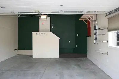 an empty room with green walls and a white door at Entire Home AC 4Beds Sleeps 8 Double Garage Near WEM Free Wifi & Netflix in Edmonton