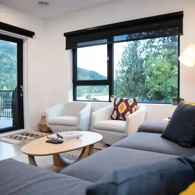 Le Refuge - Revelstoke Condo with Hot Tub