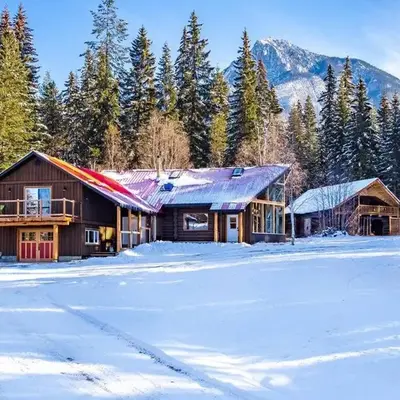 Golden Cabin - Hot Tub - Games Barn - Theatre