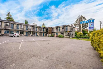 an empty parking lot in front of a motel at Bluebird Motel in Nanaimo