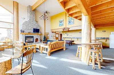 Gallery image of Grizzly Lodge 306 in Big White