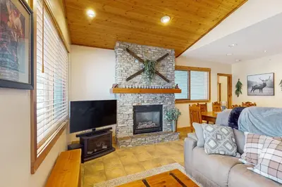 Gallery image of Grizzly Lodge 306 in Big White