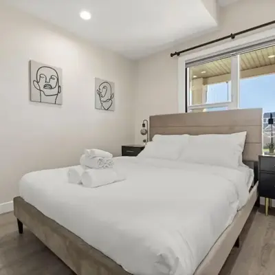 Private Suite with Queen Bed