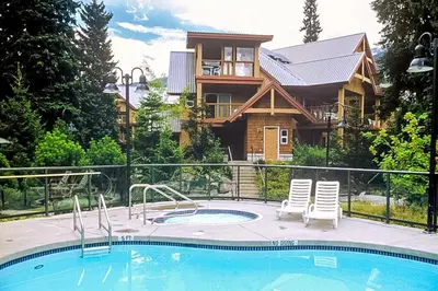 Gallery image of Glacier's Reach 42 in Whistler