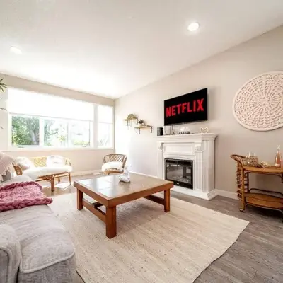 BoHo Vibes - Patio & BBQ - King Bed - Garage Parking