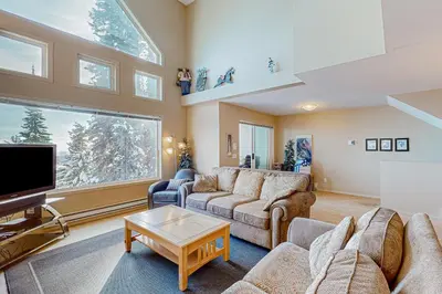 Gallery image of SnowCrest Village, Unit 5A in Big White