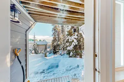 Gallery image of SnowCrest Village, Unit 5B in Big White