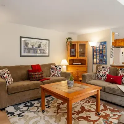 2BR in Valhalla