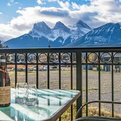 Stunning Mountain Views - Pool&HotTub - King Bed - BBQ