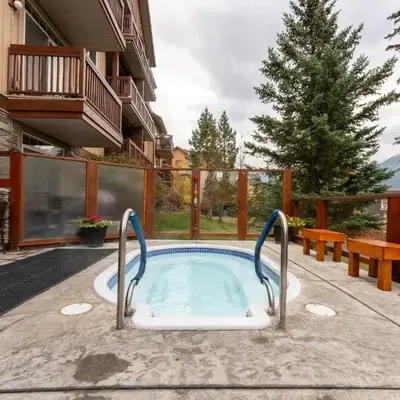 Romantic Mountain Escape - Hot Tubs & Private Balcony! managed by Little Sister Getaways