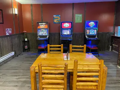 a table and four video game machines in a restaurant at The 22 Hotel in Cremona