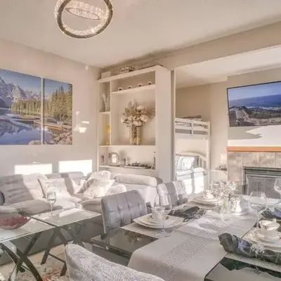 Mountain Escape sleeps 10 Guests in this 3BD 2BT Top Floor Condo with Mountain View