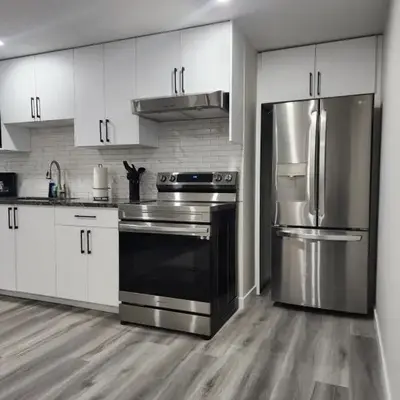 Trendy 2-Bed Oasis Awaits!