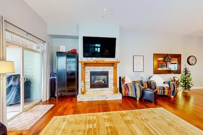 Gallery image of Snowfall Lodge 7 in Big White