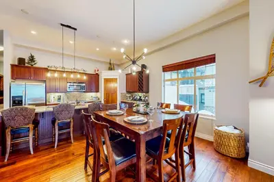 Gallery image of Snowfall Lodge 7 in Big White