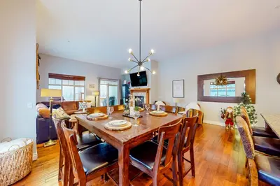 Gallery image of Snowfall Lodge 7 in Big White