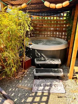 Gallery image of Premier Property Hot Tub Pets BBQ SEAS THE DAY in Gibsons