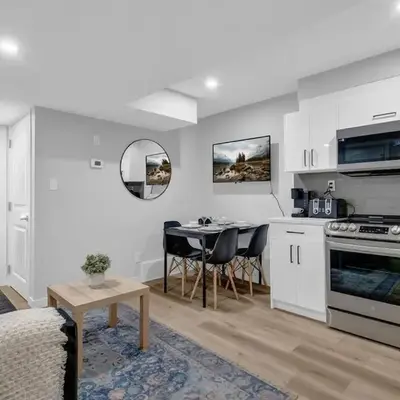 ModernSuite*NearAirport*2Queens*2Bedroom*FullKitchen