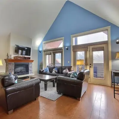 Magnificent Mountain Penthouse - Hot Tub & Pool managed by Little Sister Getaways
