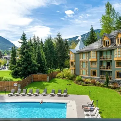 a fully renovated condo near village centre with MT view and close to lift in Cascade lodge