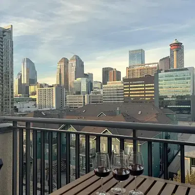 Stylish DT Views at Stampede w Free Parking and AC