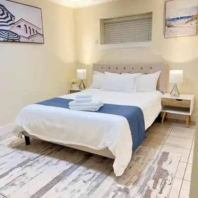 Near Skytrain Metrotown Private Entry 3min walk to grocery food