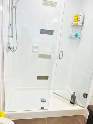 a shower with a glass door in a bathroom at 安静社区主楼层豪华主卧套房&独立浴室浴缸 in Coquitlam
