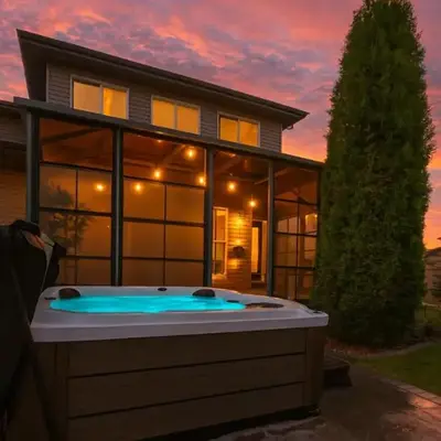 Bright Luxury Home-Hot Tub-Sunroom-King Bed-AC